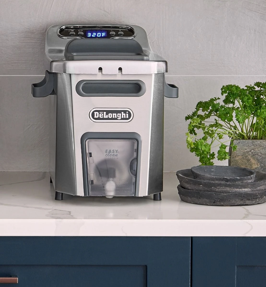 Budget ???? DeLonghi De'Longhi Livenza 4.5L Cool Zone Deep Fryer Black & Stainless ✨ 4 Budget ???? DeLonghi De'Longhi Livenza 4.5L Cool Zone Deep Fryer Black & Stainless ✨ - Image 4